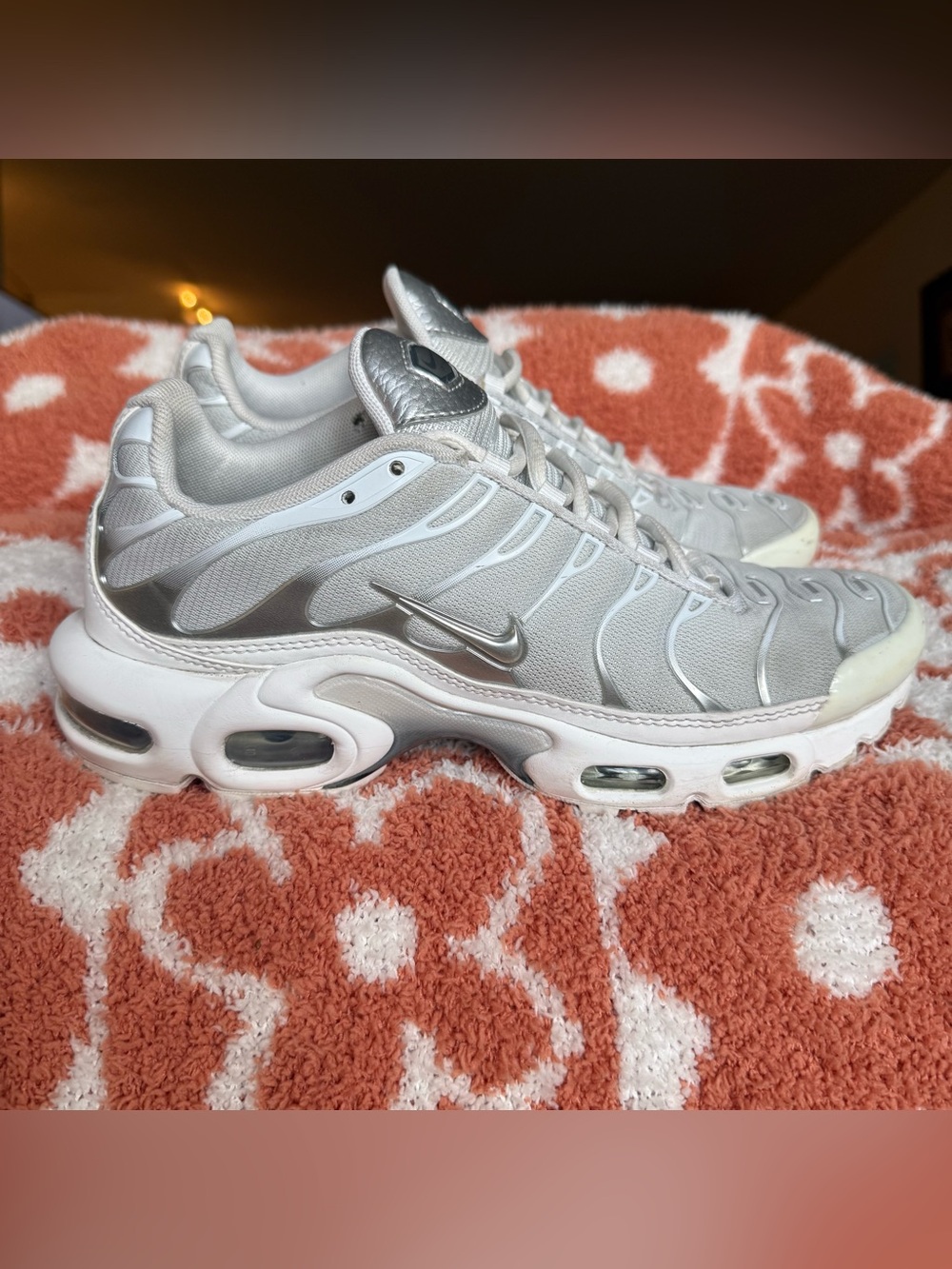 Nike Air Max Plus Women Shoes White Metallic Silver Size 8.5 Style FV0952-100